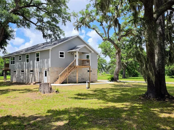 375 Horse Shoe Trl, Angleton, TX 77515