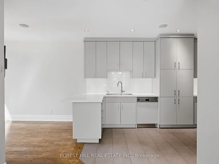52 Shaftesbury Ave — Photo 4