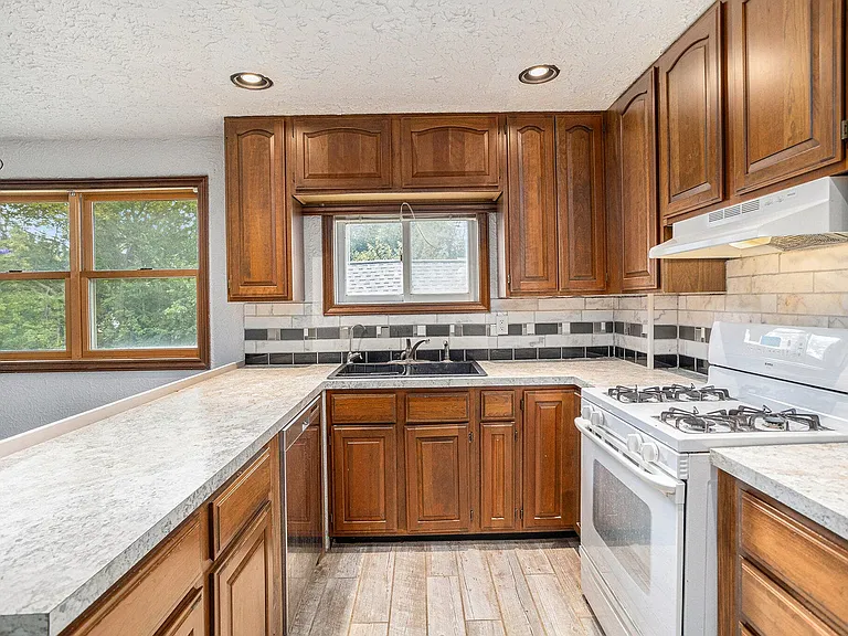 1620 N Edwards 8_04082026