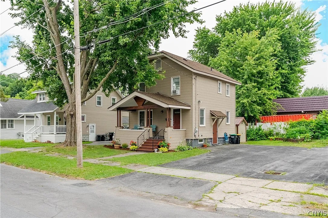 3 bed, 1.0 bath, 1056 sqft, $1,525 — Photo 3