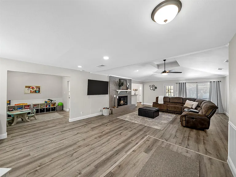 709 Thoreau Ln — Photo 10