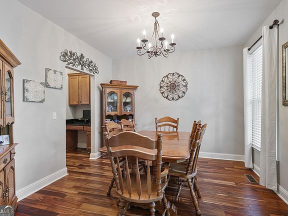 4th image of 83 Treadstone Ln
