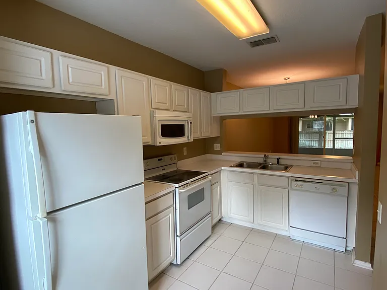 1309 Throckmorton Dr — Photo 4
