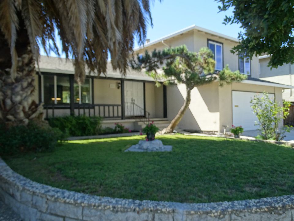 1st image of 486 Churchill Park Dr
