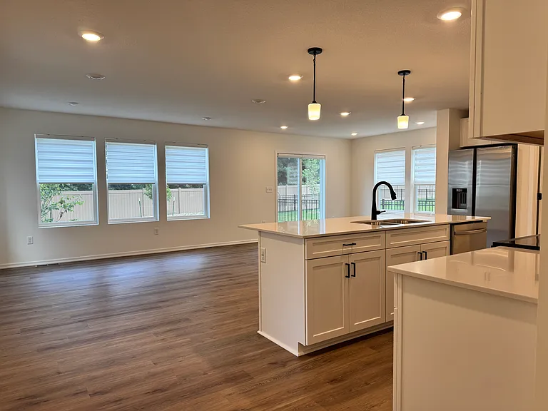8704 SW Edgewater Dr — Photo 5