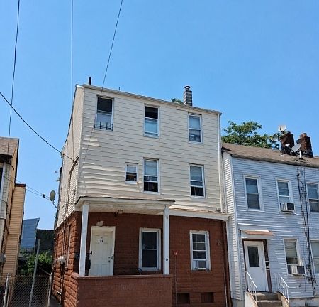 2nd image of 176 Beech St