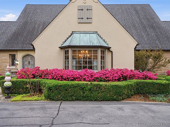 3rd image of 3106 S Columbia Cir