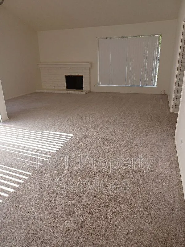 3 bed, 2.0 bath, 1579 sqft, $3,600 — Photo 3