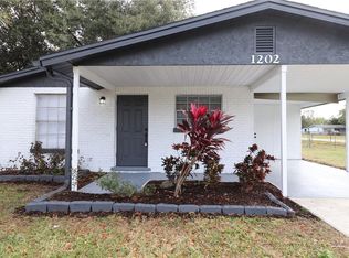 1202 N Bracewell Dr, Plant City, FL 33563