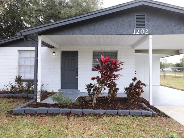 1202 N Bracewell Dr, Plant City, FL 33563