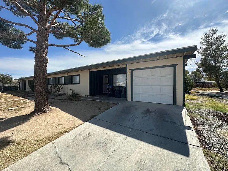 316 Palm Dr — Photo 1