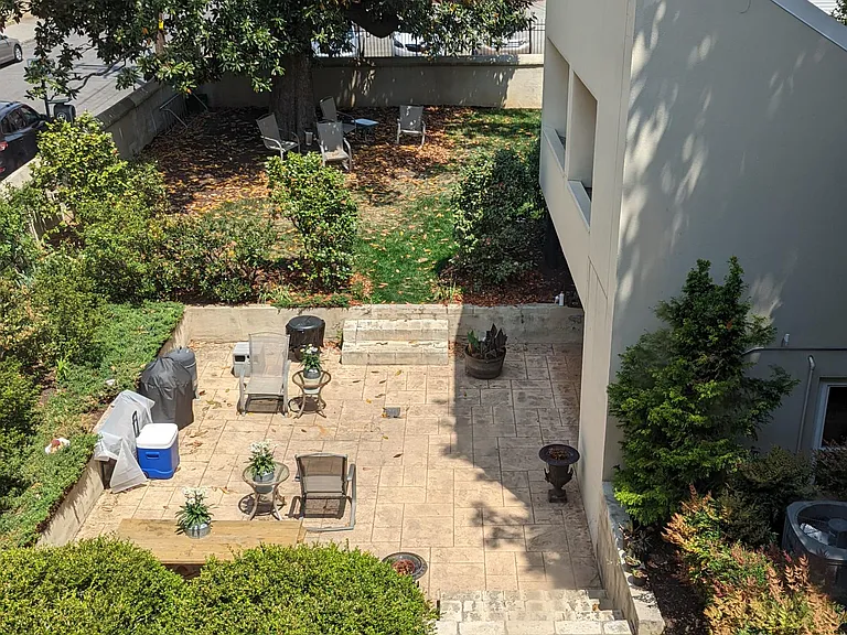 212 W Franklin St #202 — Photo 24
