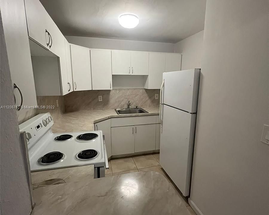1st image of 770 NE 128th St APT 103