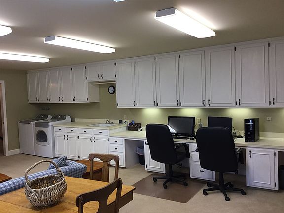 4th image of 1121 Custer Ct