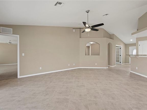 3rd image of 2521 NE 5th Ave