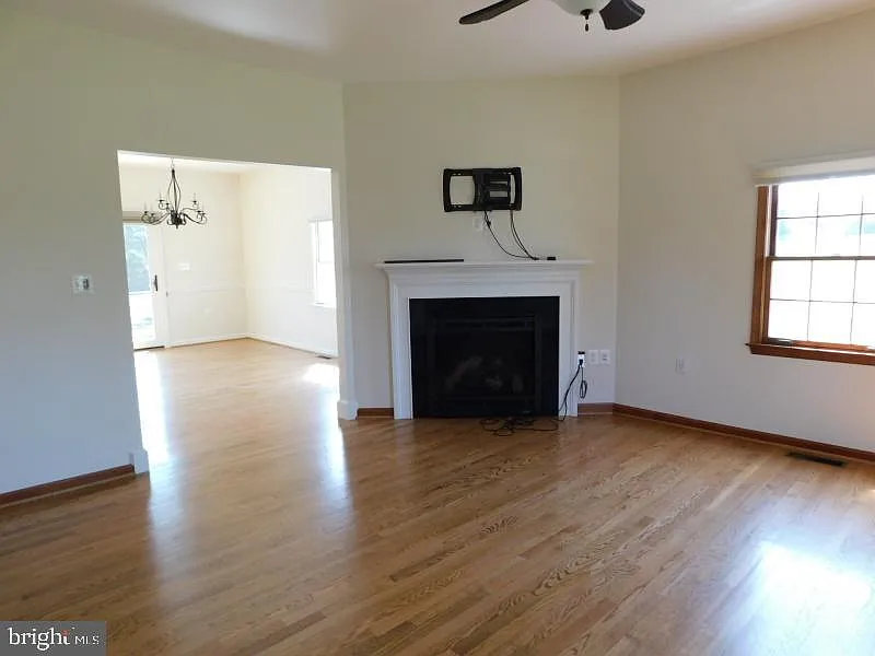 3 bed, 3.5 bath, 2160 sqft, $3,200 — Photo 4