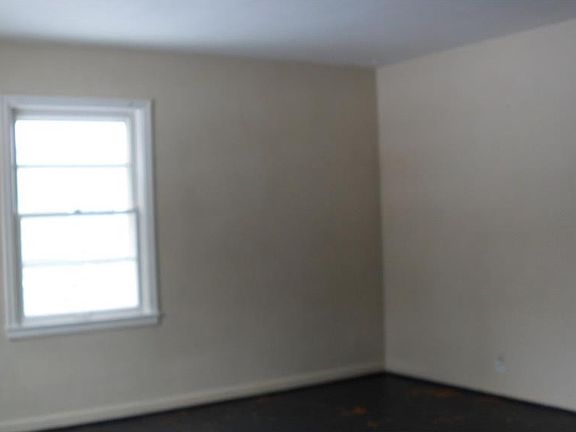 4th image of 926 Yale Ave