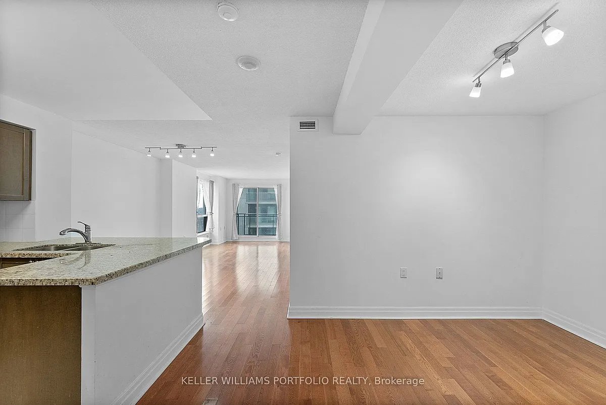 Building Photo - 21 Hillcrest Ave #1102