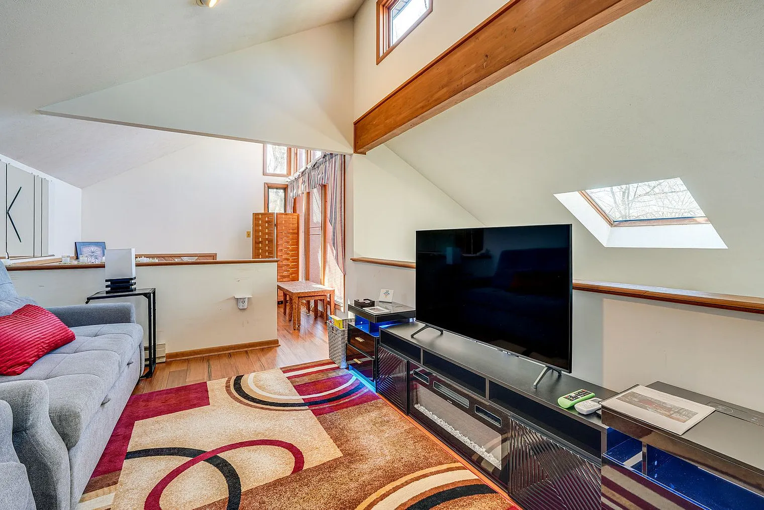 3 bed, 2.0 bath, 1194 sqft, $3,496 — Photo 4