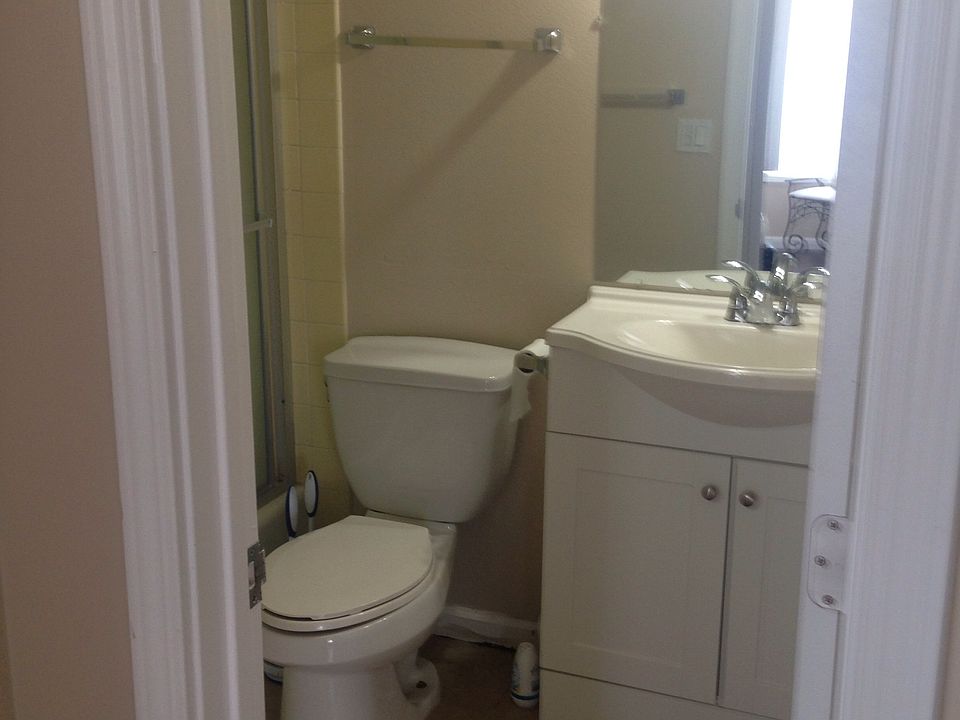 1st image of 3630 Bayside Ln APT 3