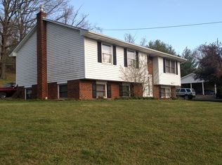 219 Smith St, Pembroke, VA 24136