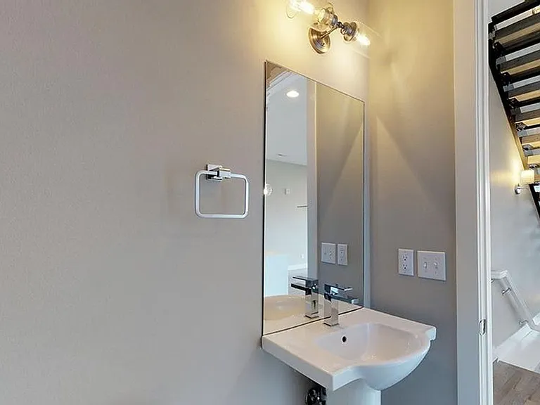 1752 W 41st Ave — Photo 10