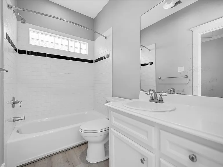 1029 W 15th 1/2 St — Photo 22