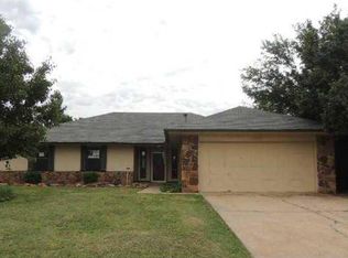 1504 Smoking Tree Rd, Moore, OK 73160