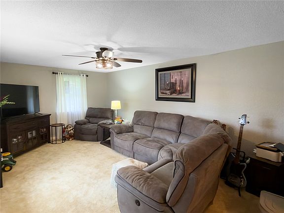 4th image of 1207 Collins Dr