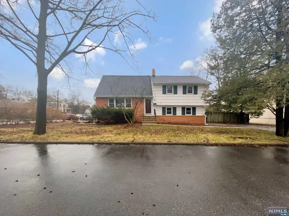 825 Martin Ave, Oradell, NJ 07649