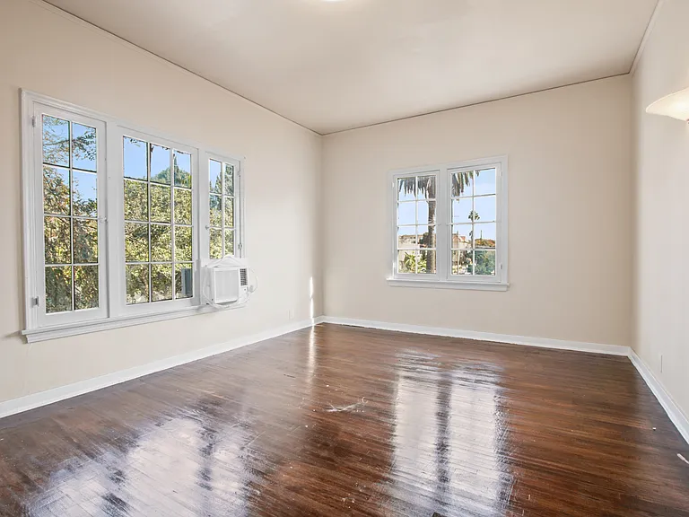 1460 S Holt Ave — Photo 36