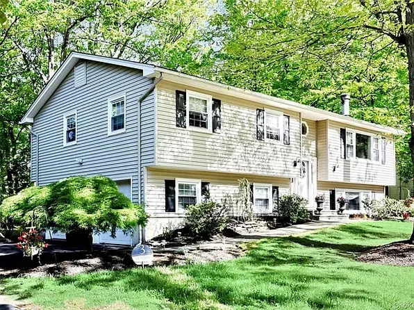3 Durham Ln, Suffern, NY