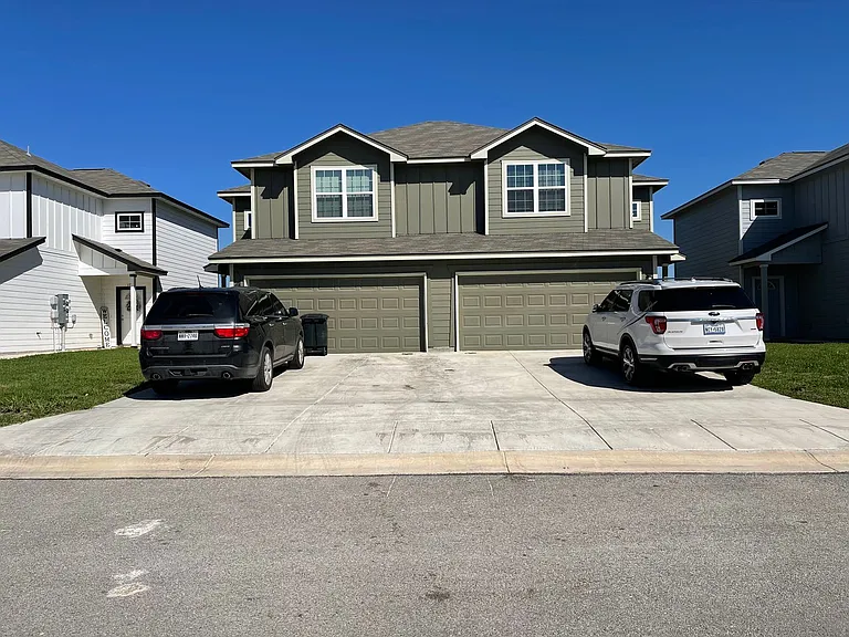 1787 Tristan Trl — Photo 1