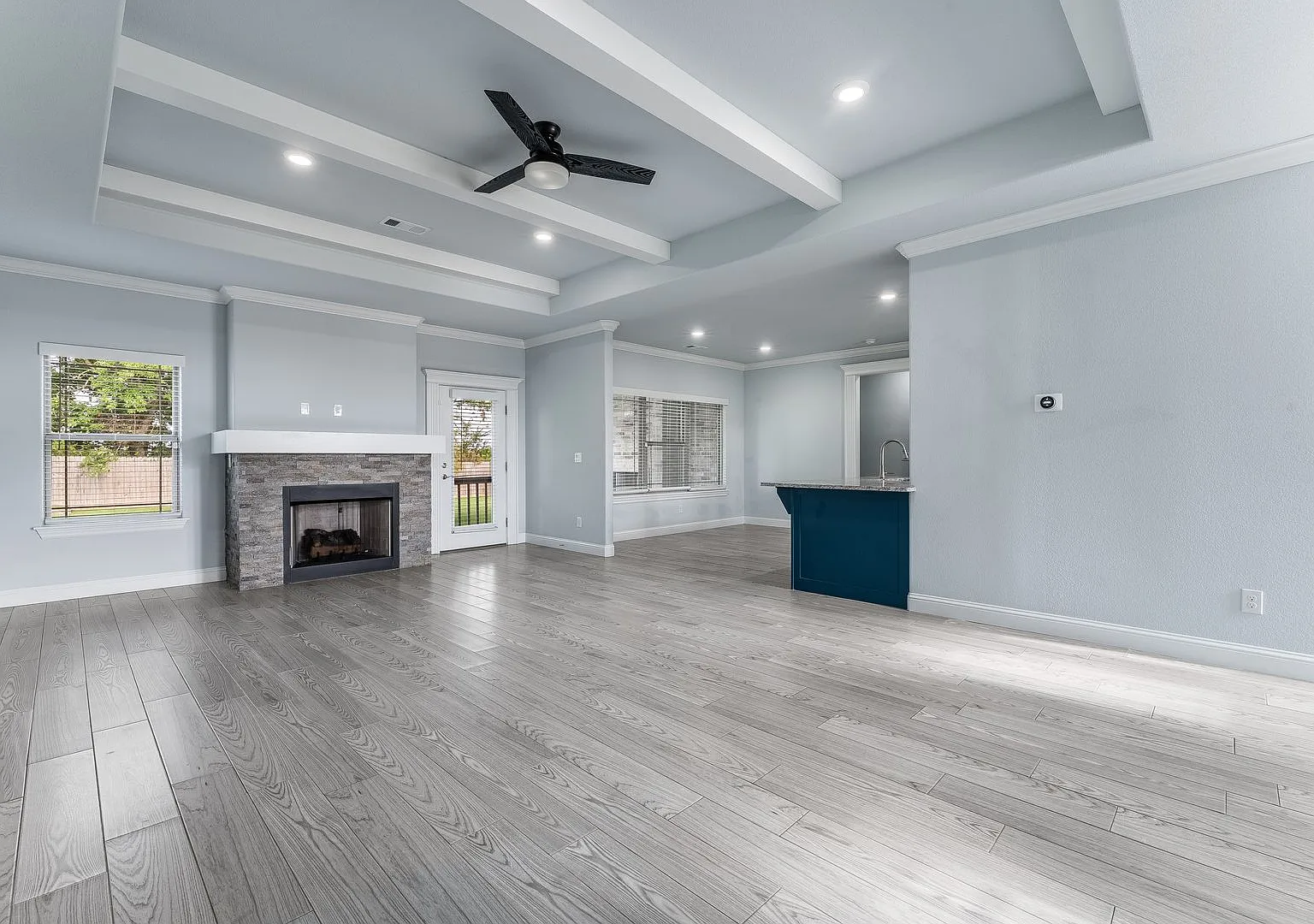 Three bedroom home, ready NOW — Photo 4