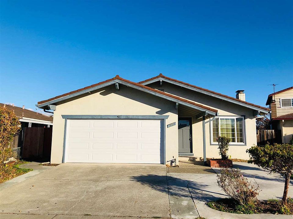 2nd image of 32 Greentree Way