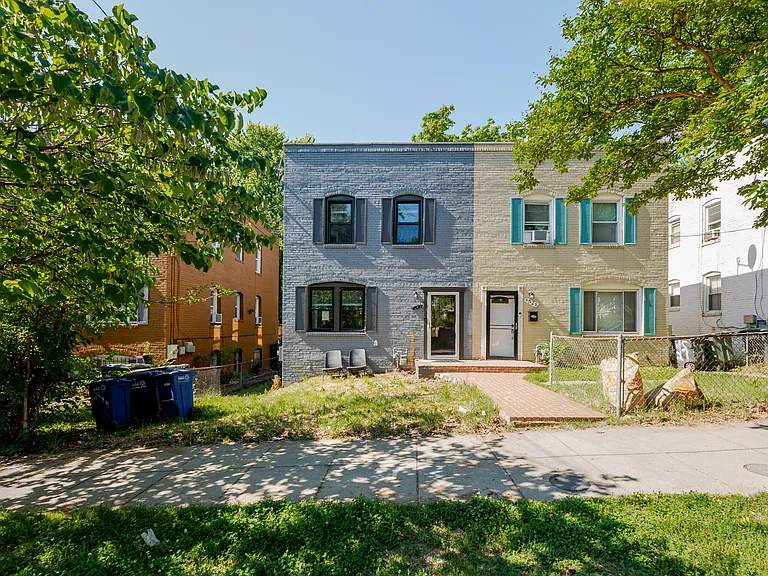 4523 Dix St NE — Photo 30