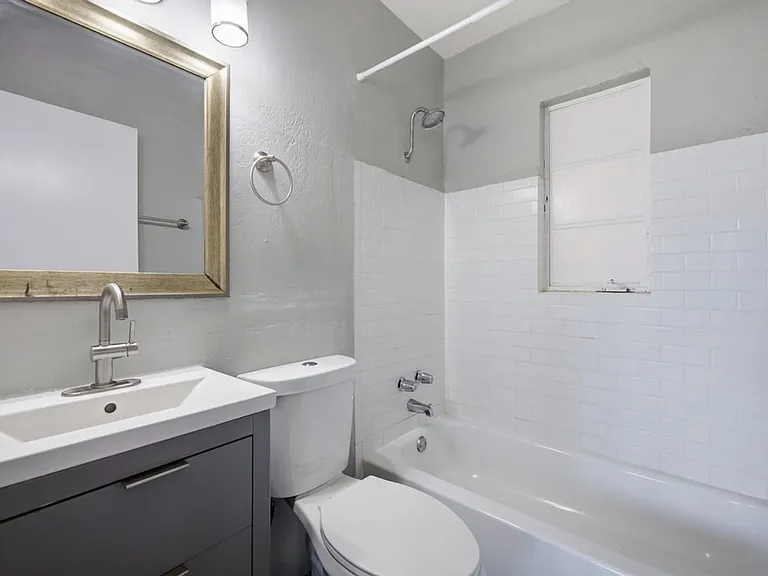2120 N Forgeus Ave #B — Photo 16