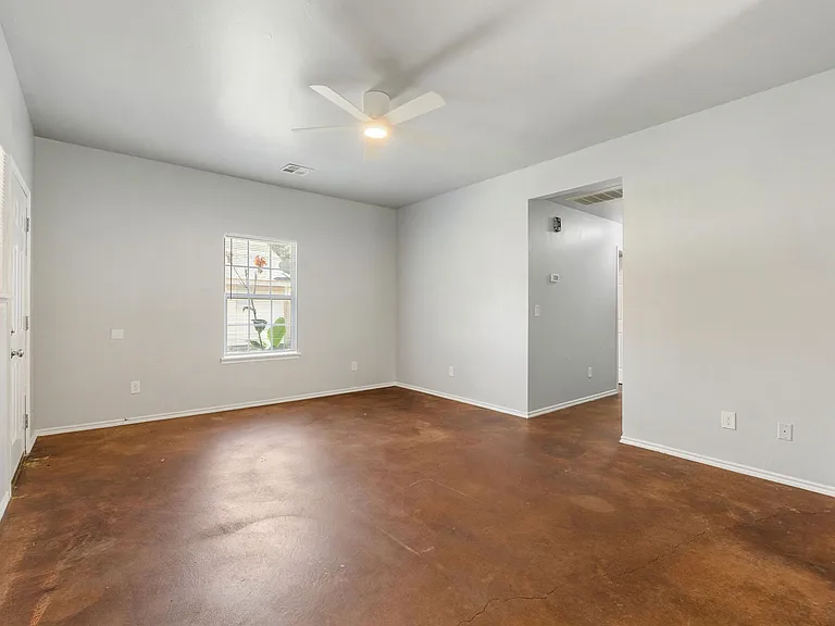 118 S L Ave — Photo 5