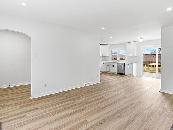 5th image of 1988 Melvina Rd