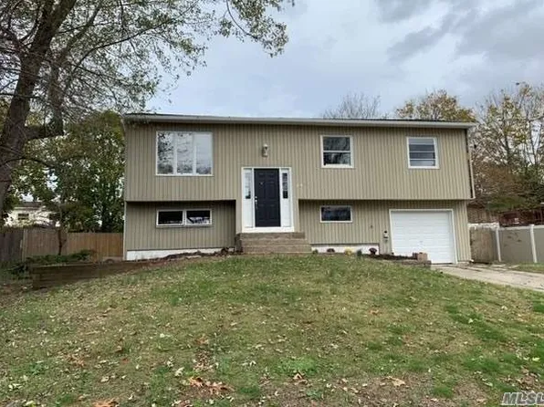 105 Franklin Ave, Selden, NY 11784