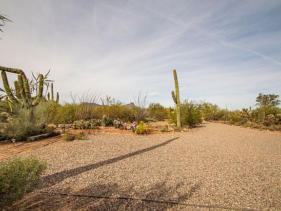 3rd image of 7120 N Camino De Los Caballos