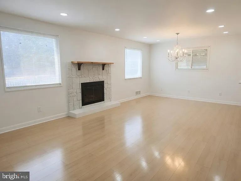 220 University Blvd E — Photo 6