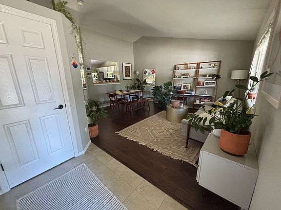 4th image of 1022 Woodside Rd