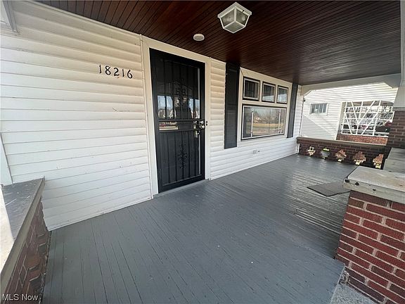 3rd image of 18216 Harland Ave