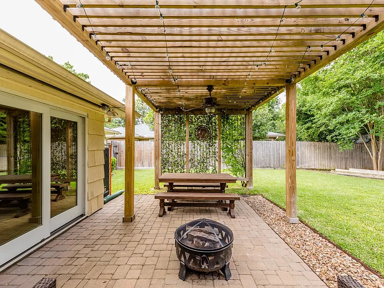 8323 Lorrie Dr — Photo 32
