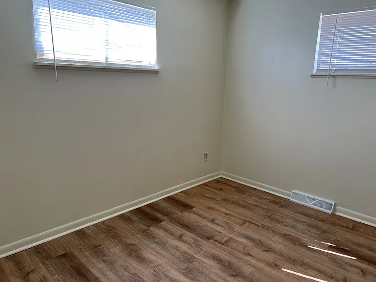 1033 Grant St — Photo 8
