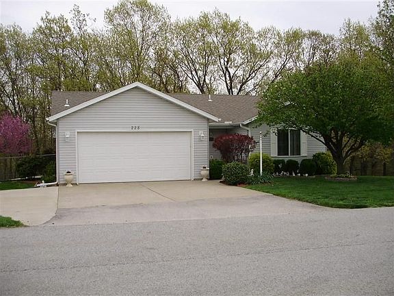 4th image of 228 N Catamount Blvd