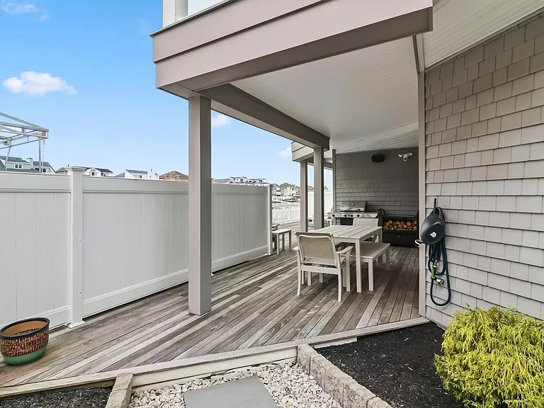 302 N Nassau Ave — Photo 12