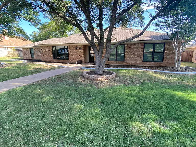 3322 Grandview Dr — Photo 1