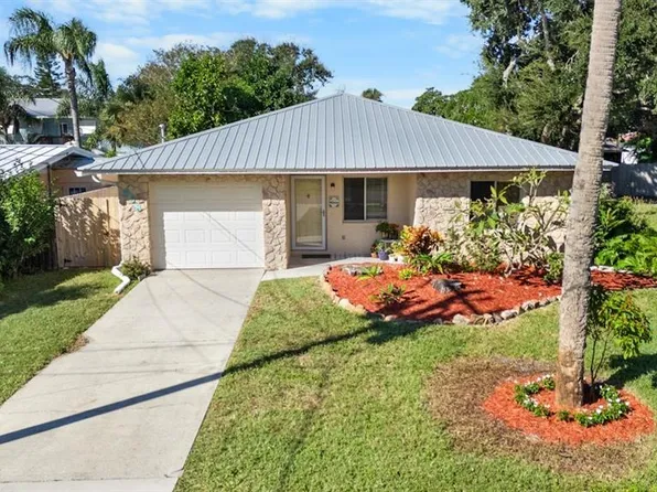 638 S Pine St, New Smyrna Beach, FL 32169